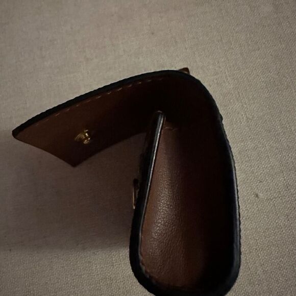 Burberry Beige E-Canvas Monogram Stripe AirPods Pro Case - authentic - Picture 13 of 16